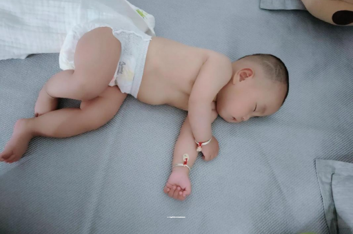 嘉鱼宝宝口水多怎么回事